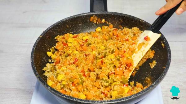 Receta de Bowl de quinoa con verduras salteadas: el plato exprés más saludable y lleno de sabor - Paso 7