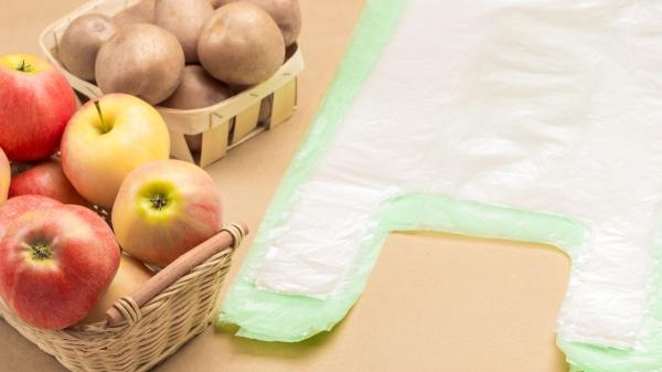 Begoña Rodrigo, chef: “Para que las patatas no broten enseguida, no las guardes junto a las cebollas y ponlas cerca de las manzanas” - Guardar las patatas con las manzanas: un pequeño truco que sí tiene respaldo científico