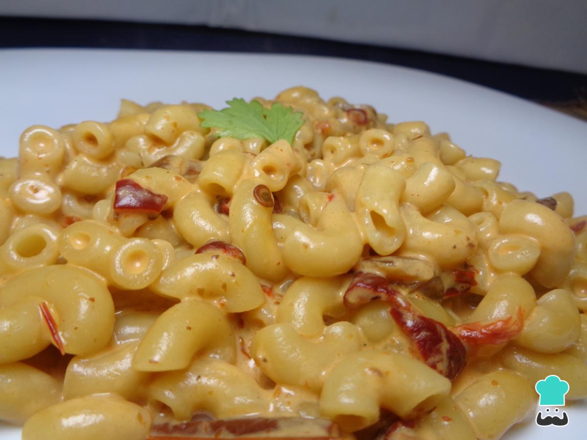 Receta de Sopa de coditos con crema y chipotle