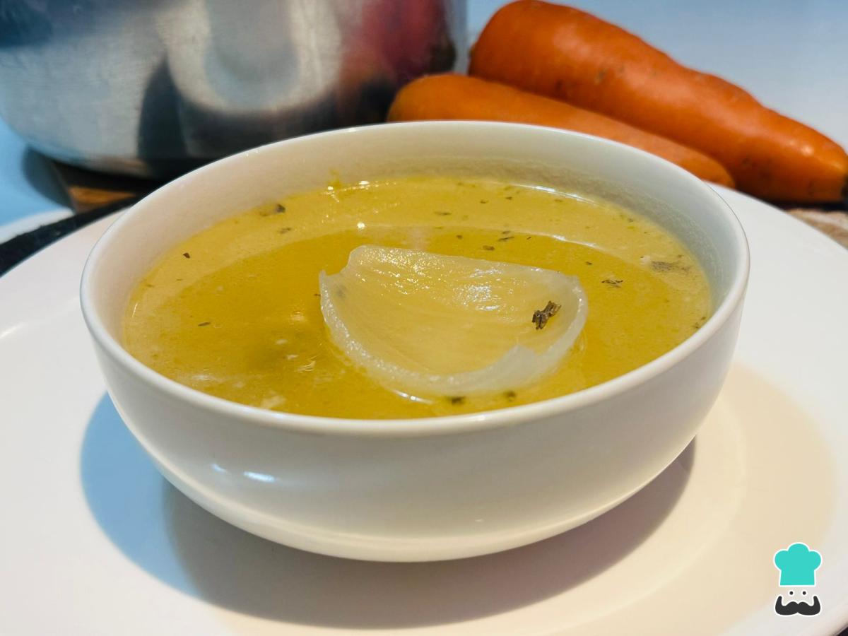 Receta de Caldo de pollo en olla express: rápido, fácil y con todo el sabor casero