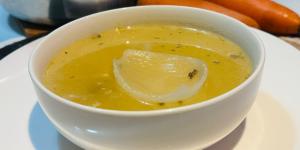 Receta de Caldo de pollo en olla express: rápido, fácil y con todo el sabor casero