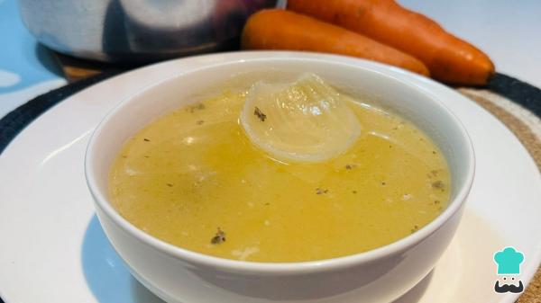 Receta de Caldo de pollo en olla express: rápido, fácil y con todo el sabor casero - Paso 5