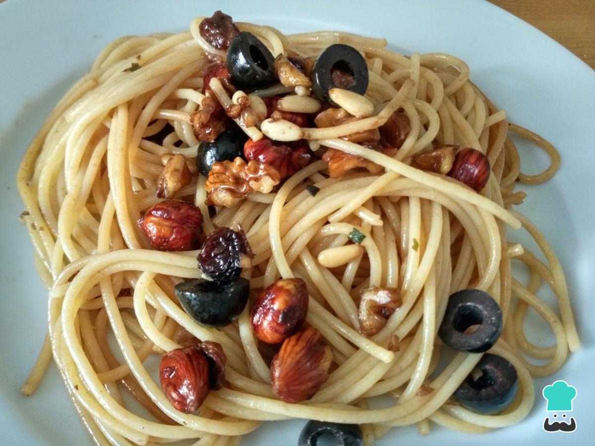 Receta de Espaguetis con frutos secos