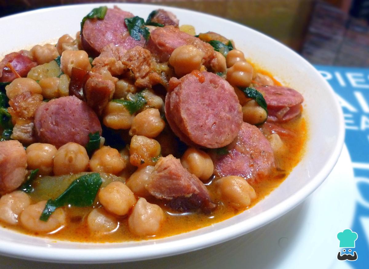 Receta de Potaje de garbanzos con espinacas y chorizo