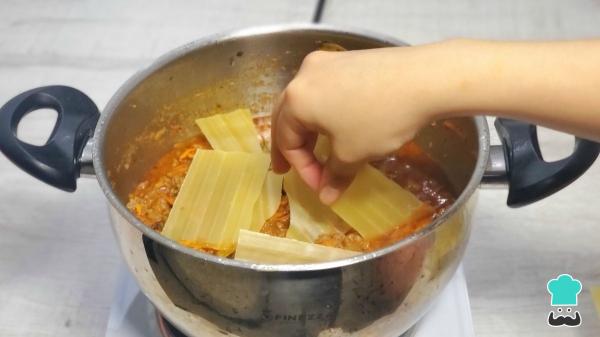 Receta de Sopa de lasaña cremosa y deliciosa que vas a querer repetir: la versión viral que reinventa la clásica italiana - Paso 5