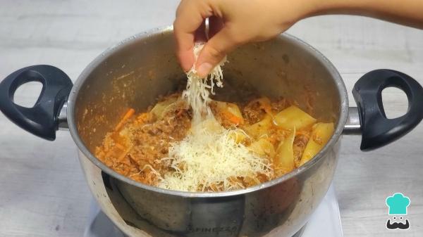 Receta de Sopa de lasaña cremosa y deliciosa que vas a querer repetir: la versión viral que reinventa la clásica italiana - Paso 6
