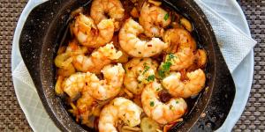 Los chefs estrella Michelin coinciden: “Para que las gambas al ajillo estén más buenas, aprovecha el jugo de las cabezas y cocínalas menos de un minuto”