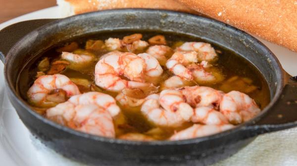 Los chefs estrella Michelin coinciden: “Para que las gambas al ajillo estén más buenas, aprovecha el jugo de las cabezas y cocínalas menos de un minuto” - Quique Dacosta: la cocción perfecta dura apenas unos segundos