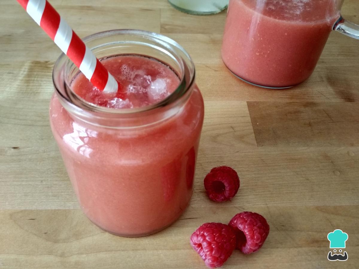 Smoothie de sandía, manzana y frambuesas
