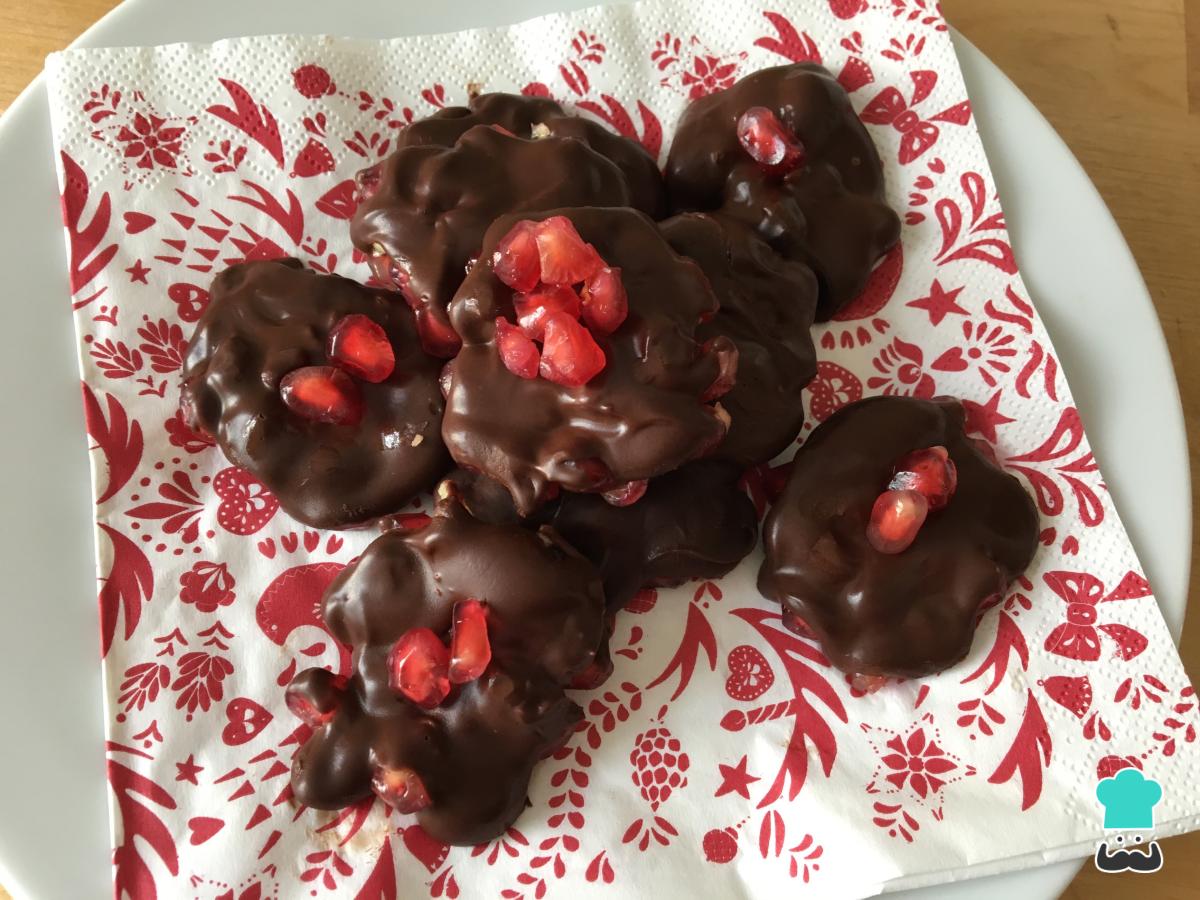 Receta de Tejas de chocolate y granada para Navidad
