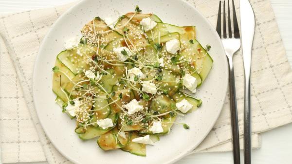 Pablo Suárez, cocinero: “La cena más rica, sana y fácil para el otoño se hace con 1 calabacín, 1 lata de anchoas y queso ricotta” - Una cena de otoño diferente, lista en pocos minutos