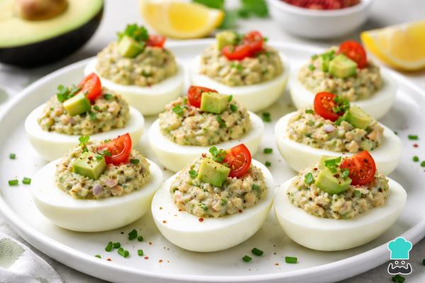 Aperitivos fáciles para hacer el día anterior - Huevos rellenos de atún y aguacate