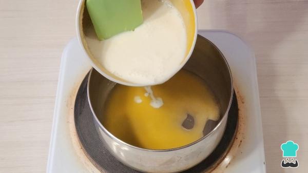 Receta de La tarta de manzana sin horno más fácil: cremosa, rápida y deliciosa - Paso 4