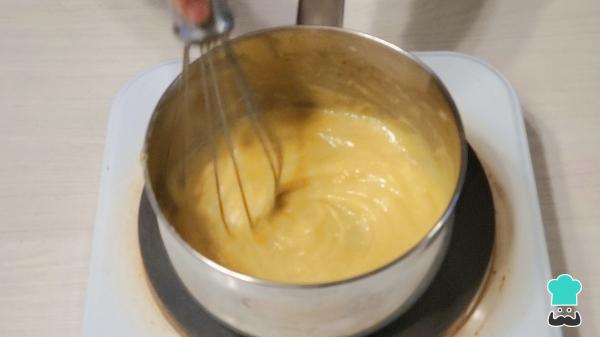 Receta de La tarta de manzana sin horno más fácil: cremosa, rápida y deliciosa - Paso 7