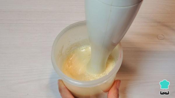 Receta de La tarta de manzana sin horno más fácil: cremosa, rápida y deliciosa - Paso 8