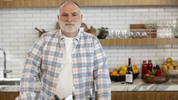 Los chefs españoles coinciden: “Añadir fresas, cerezas o sandía al gazpacho equilibra la acidez del tomate y mejora su sabor” - José Andrés: fresas o sandía para un gazpacho más fresco y ligero