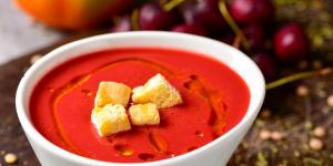 Los chefs españoles coinciden: “Añadir fresas, cerezas o sandía al gazpacho equilibra la acidez del tomate y mejora su sabor”