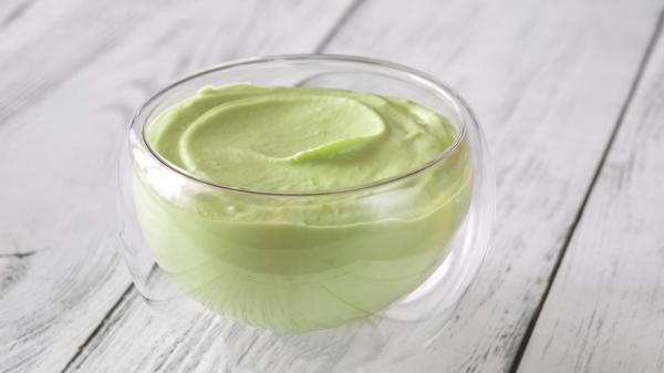 Jordi Cruz, chef: “Para una mayonesa más ligera y rica en proteína, emulsiona 2 huevos cocidos con aceite de oliva, agua y limón” - La segunda versión de Jordi Cruz con aguacate y cilantro