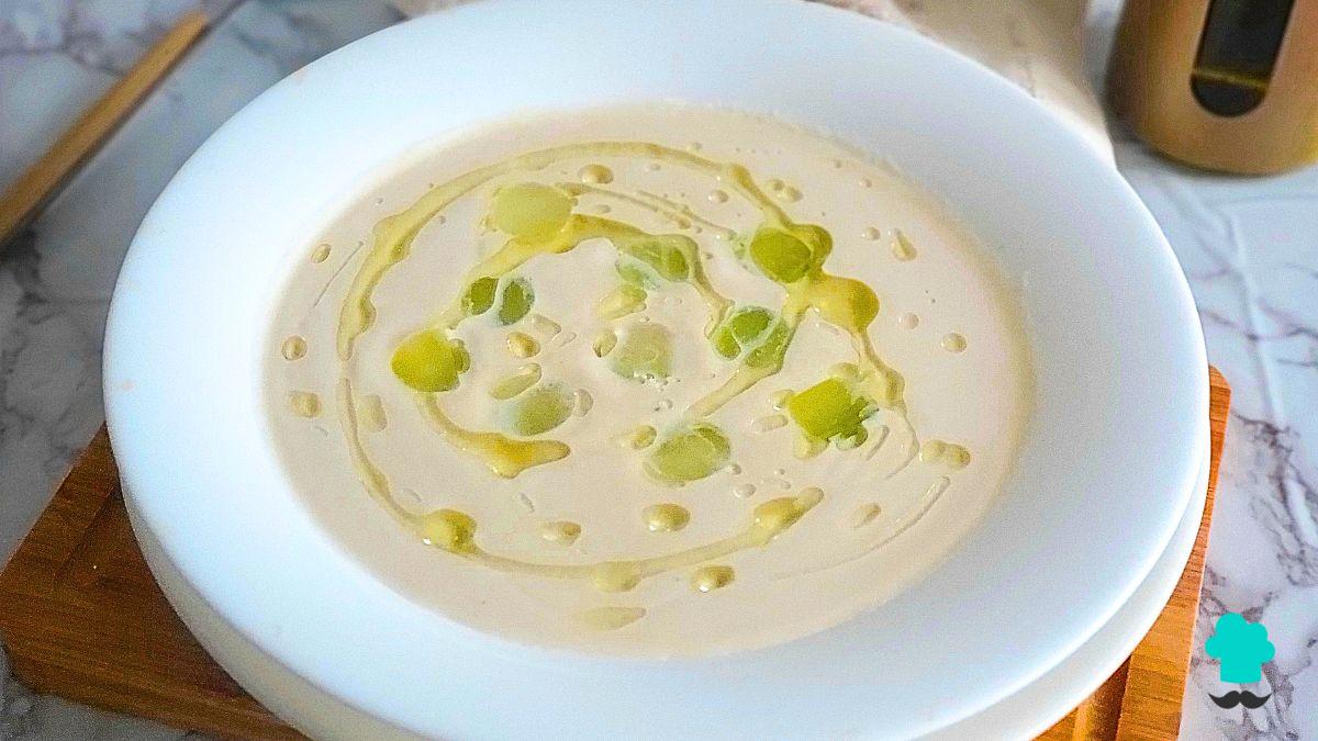 Receta de Ajoblanco de la abuela: el plato andaluz que siempre triunfa en verano y se prepara en solo unos minutos