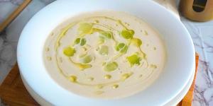 Receta de Ajoblanco de la abuela: el plato andaluz que siempre triunfa en verano y se prepara en solo unos minutos