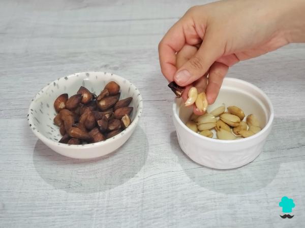 Receta de Ajoblanco de la abuela: el plato andaluz que siempre triunfa en verano y se prepara en solo unos minutos - Paso 2