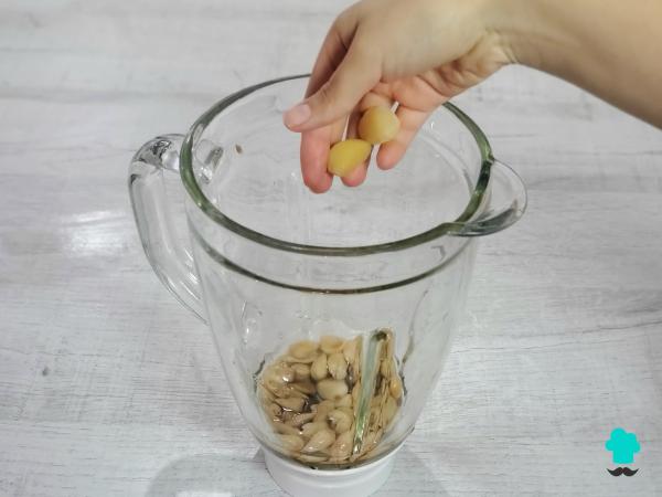 Receta de Ajoblanco de la abuela: el plato andaluz que siempre triunfa en verano y se prepara en solo unos minutos - Paso 4