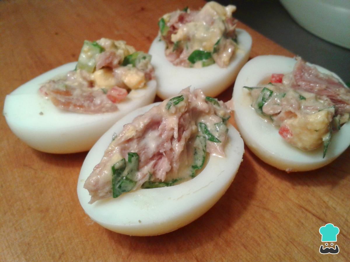 Receta de Huevos rellenos de atún y lechuga