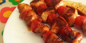 Receta de Brochetas de pollo marinado con soja - Estilo oriental
