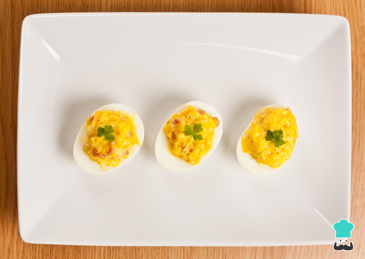 Receta de Huevos rellenos gratinados sin bechamel