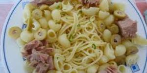 Pasta salteada con atún