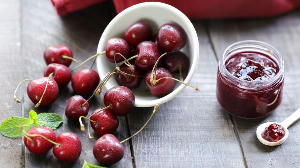Cinco recetas con cerezas: ideales para disfrutar de esta fruta de primavera - Mermelada casera de cerezas: un dulce típico para desayunos, meriendas y más recetas