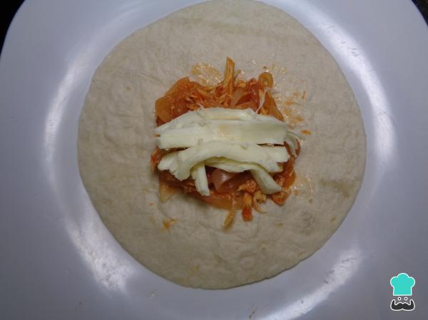 Receta de CHIMICHANGA mexicana, ¡burritos fritos! - PequeRecetas