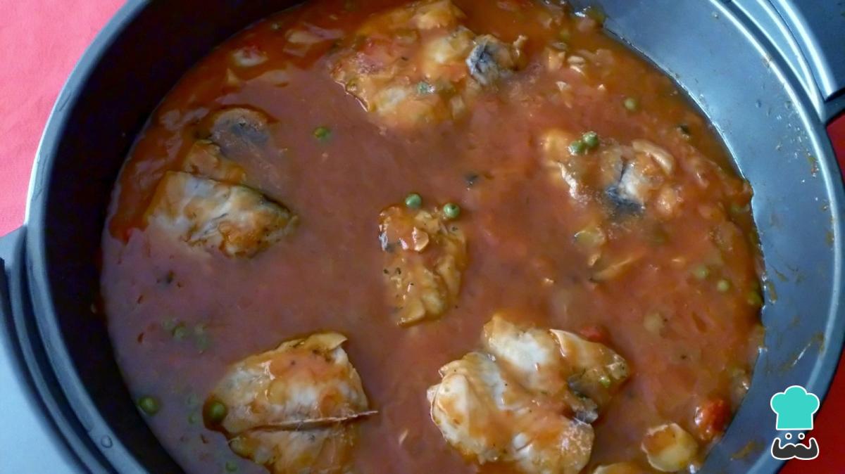 Receta de Merluza en salsa de tomate y pimientos