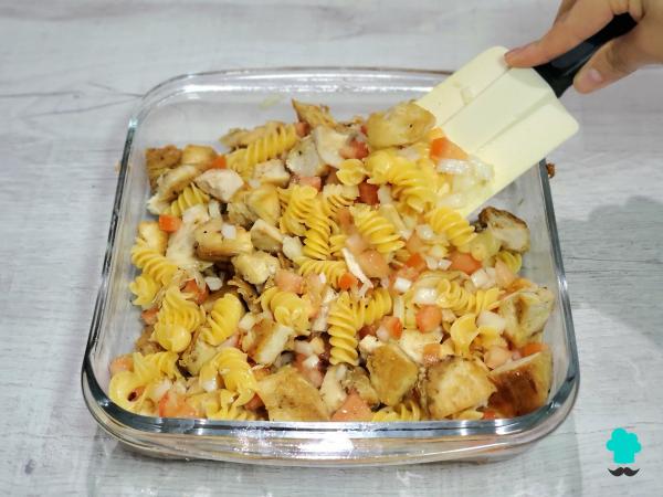 Receta de Ensalada de pasta con pollo y huevo: un plato fácil y perfecto para los días de calor - Paso 6