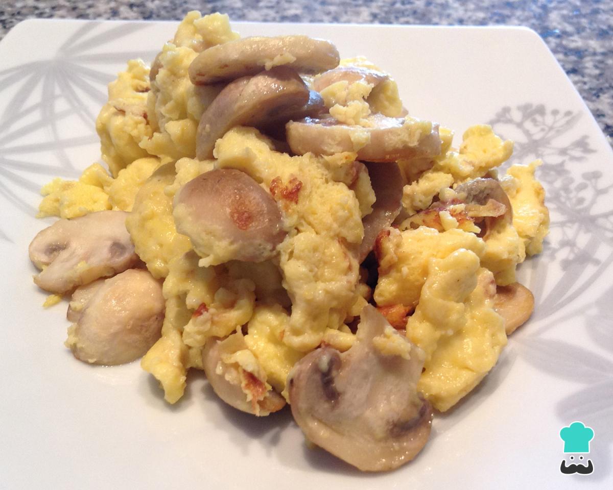 Receta de Huevos revueltos con champiñones
