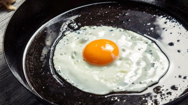 Carlos Maldonado, chef: “Para hacer el huevo frito perfecto, el aceite debe estar entre 170 y 180 grados y la sal se pone antes y después” - La razón por la que el chef recomienda que el aceite esté entre 170 y 180 ºC