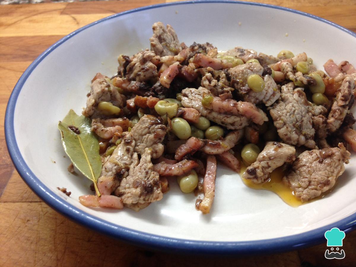 Receta de Habas a la catalana con morcilla