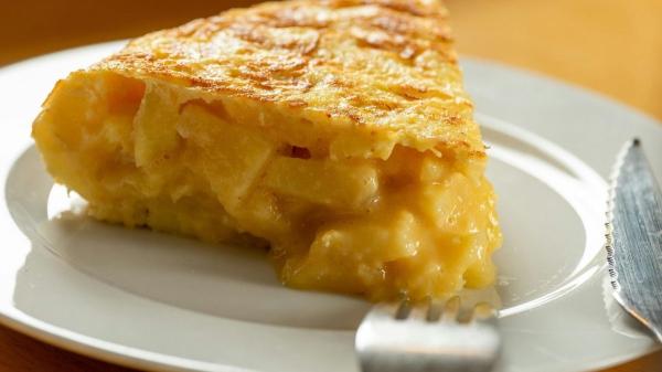 Los tecnólogos de alimentos coinciden: “La tortilla de patatas casi cruda puede ser un foco de Salmonella y un riesgo para tu salud”