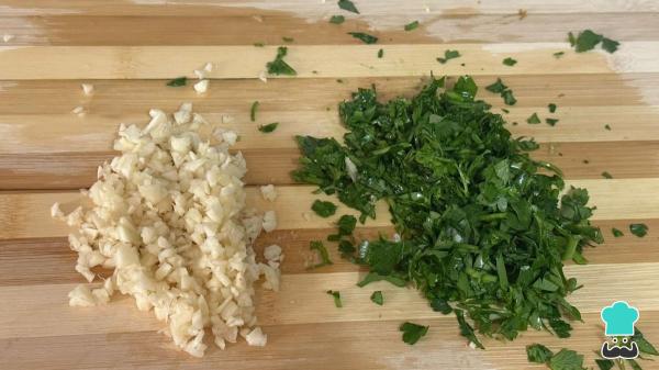 Receta de Muslitos de pollo al ajillo: la receta casera que siempre queda jugosa - Paso 4