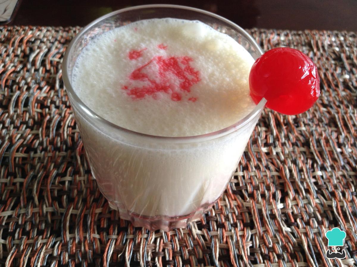 Piña colada exquisita con alcohol