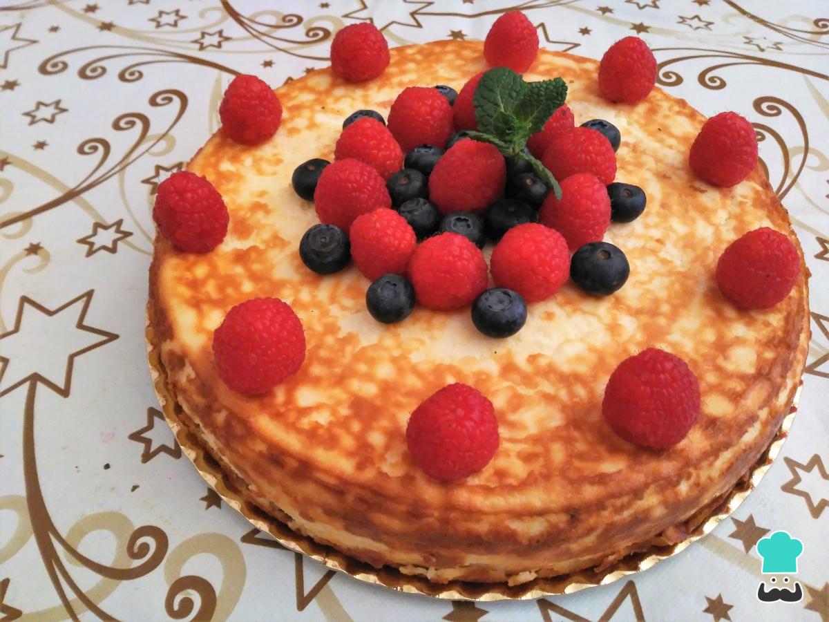 Receta de Tarta de queso al horno esponjosa, fácil y cremosa