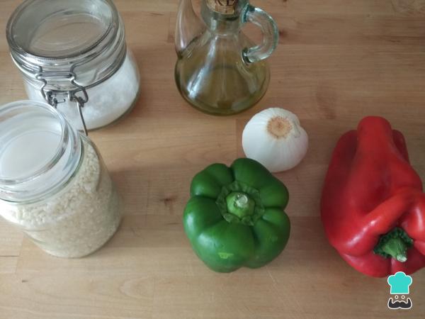 Receta de Arroz navideño con pimiento rojo y verde - Paso 1