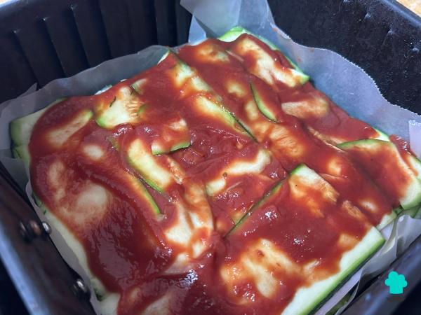 Receta de Calabacín con jamón y queso en freidora de aire: el plato completo, sencillo y sabroso que querrás repetir - Paso 5