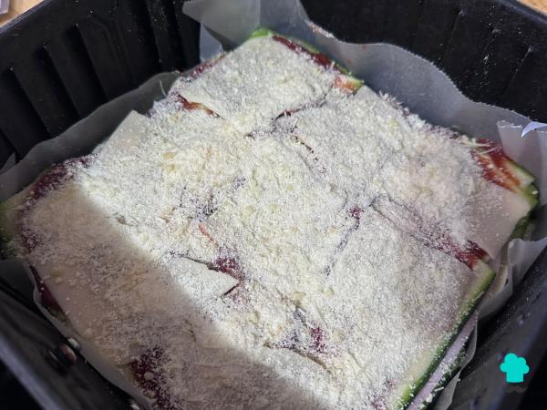 Receta de Calabacín con jamón y queso en freidora de aire: el plato completo, sencillo y sabroso que querrás repetir - Paso 6