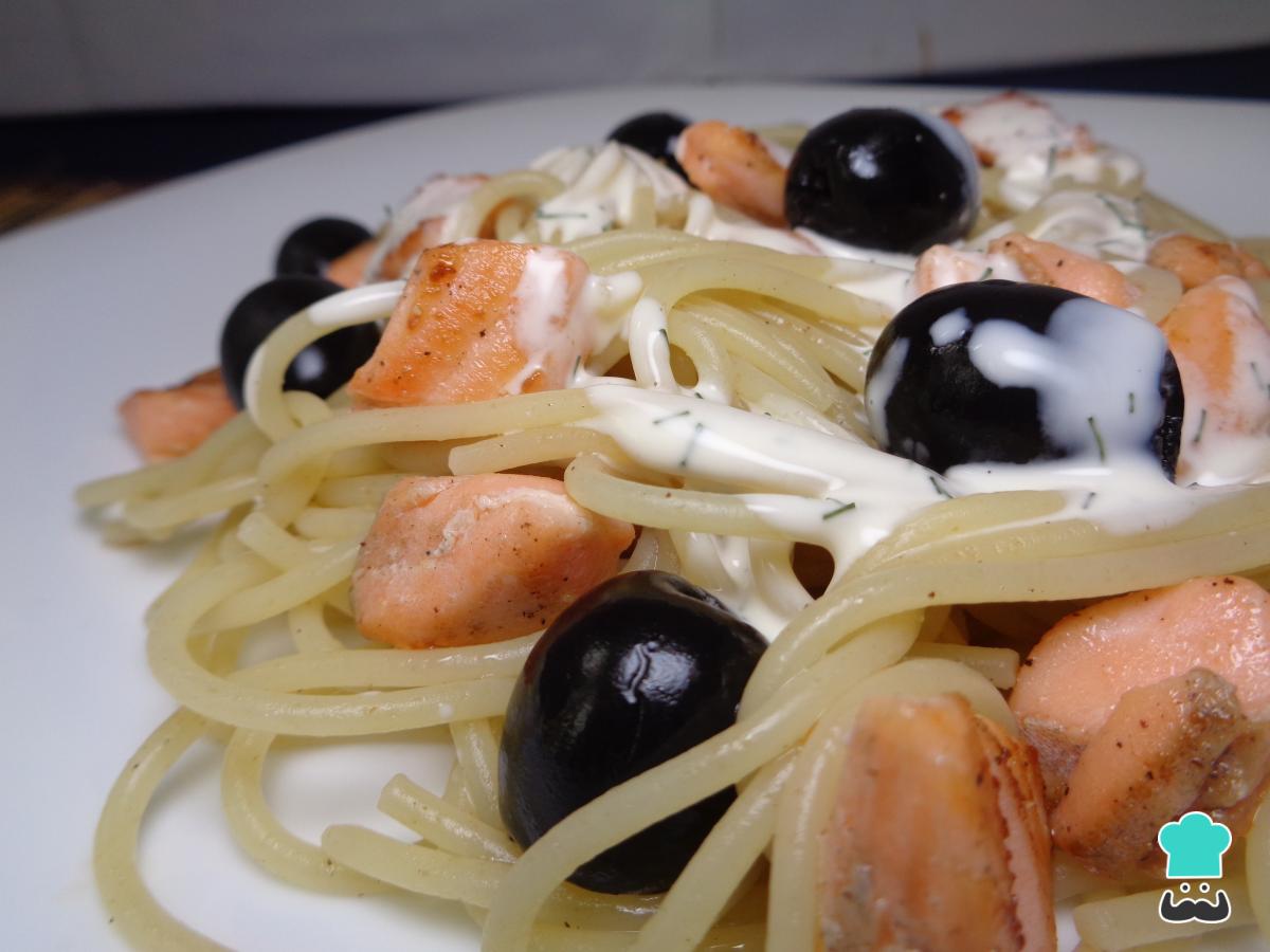 Receta de Espaguetis con salmón fresco sin nata