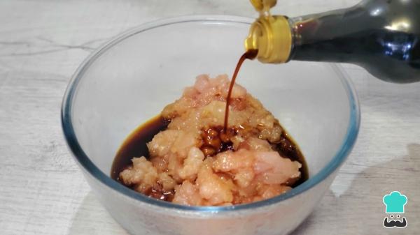 Receta de Gyozas de pollo y verduras: el bocado japonés crujiente y jugoso que puedes hacer en casa - Paso 1