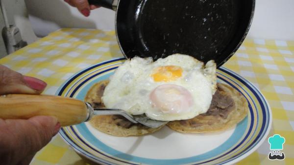 Receta de Huevos motuleños con plátano - Paso 10