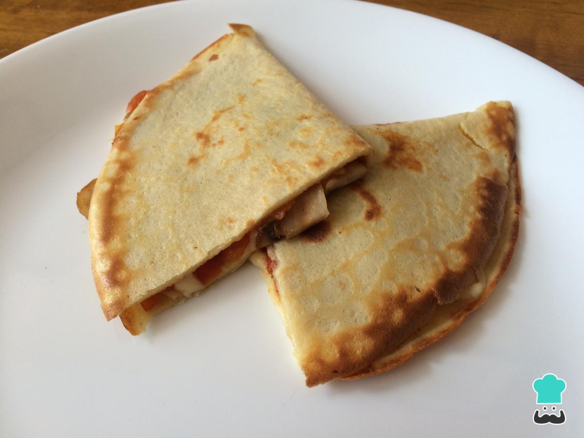 Receta de Crepes rellenos de queso, champiñones y tomate