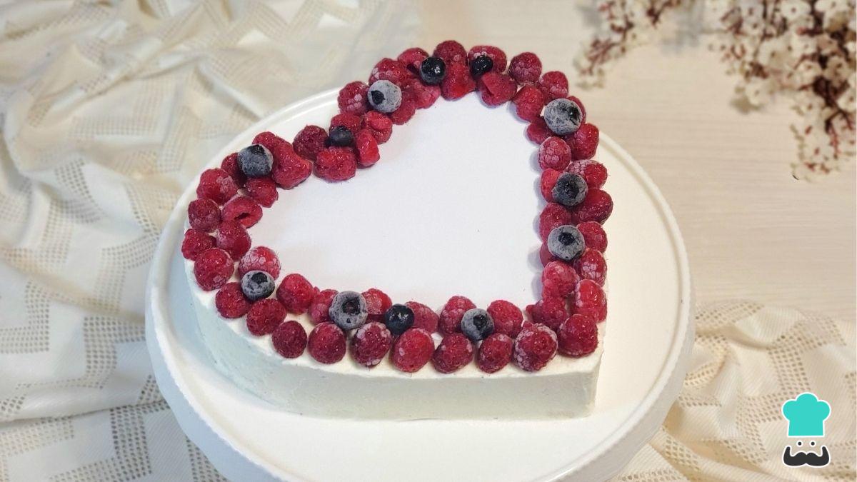 No necesitas molde: así puedes hacer una tarta corazón perfecta para San Valentín