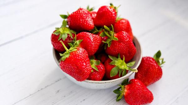 Jordi Cruz, chef: “Así elimino las bacterias de las fresas en 3 segundos y alargo su frescura varios días” - Los beneficios de las fresas: vitaminas, antioxidantes y fibra